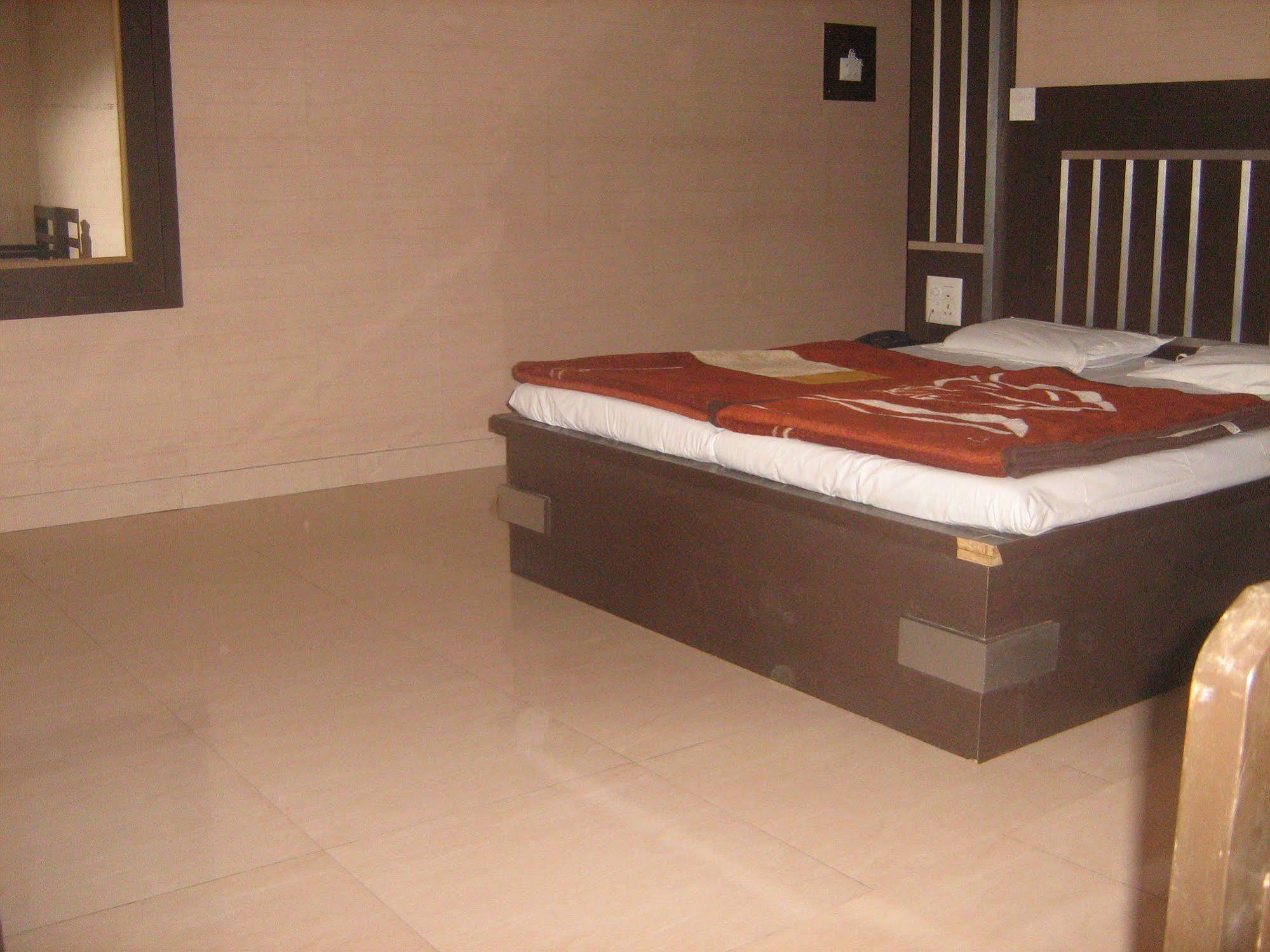 Hotel Gyan Haridwar Ngoại thất bức ảnh