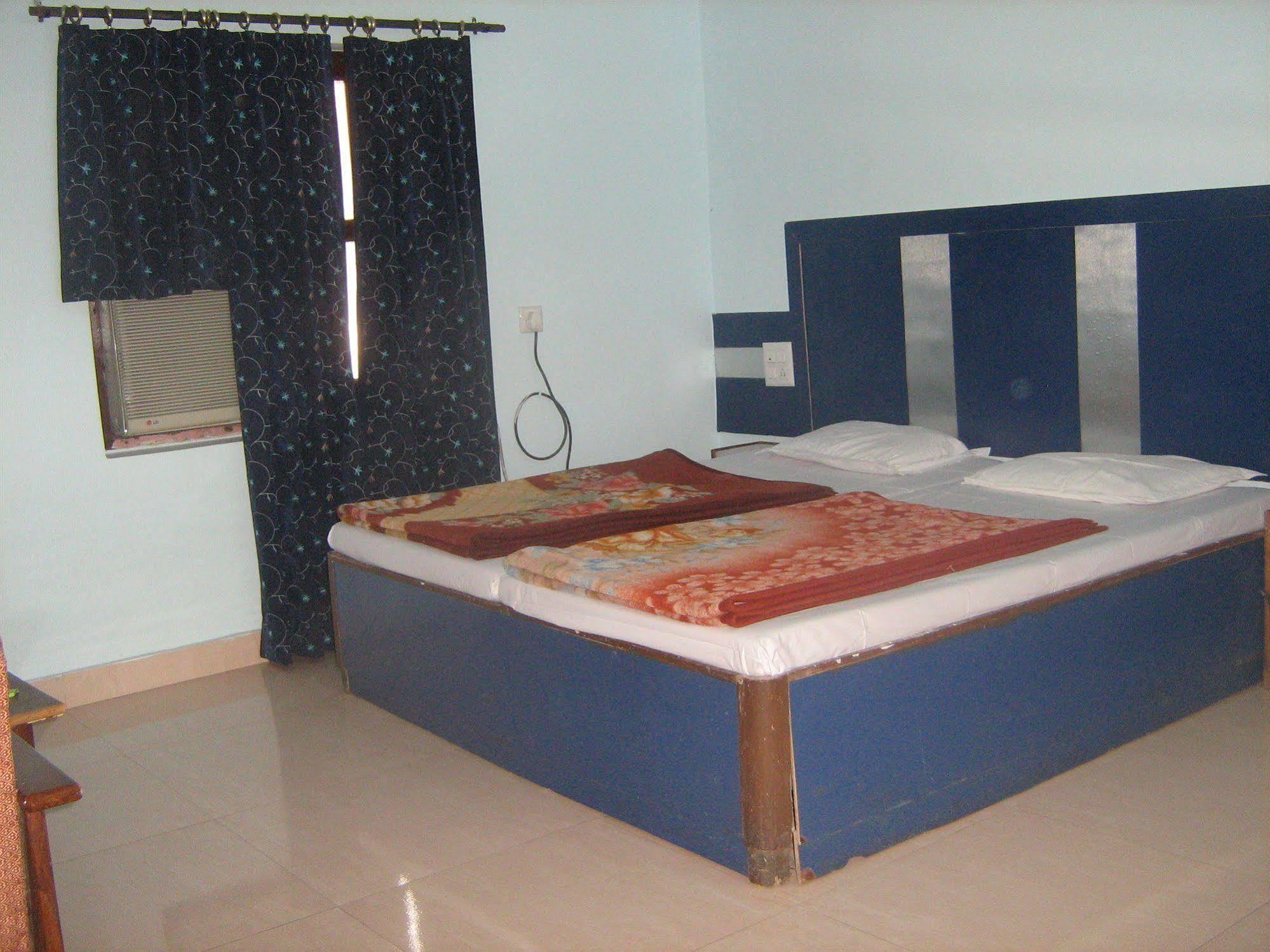 Hotel Gyan Haridwar Ngoại thất bức ảnh