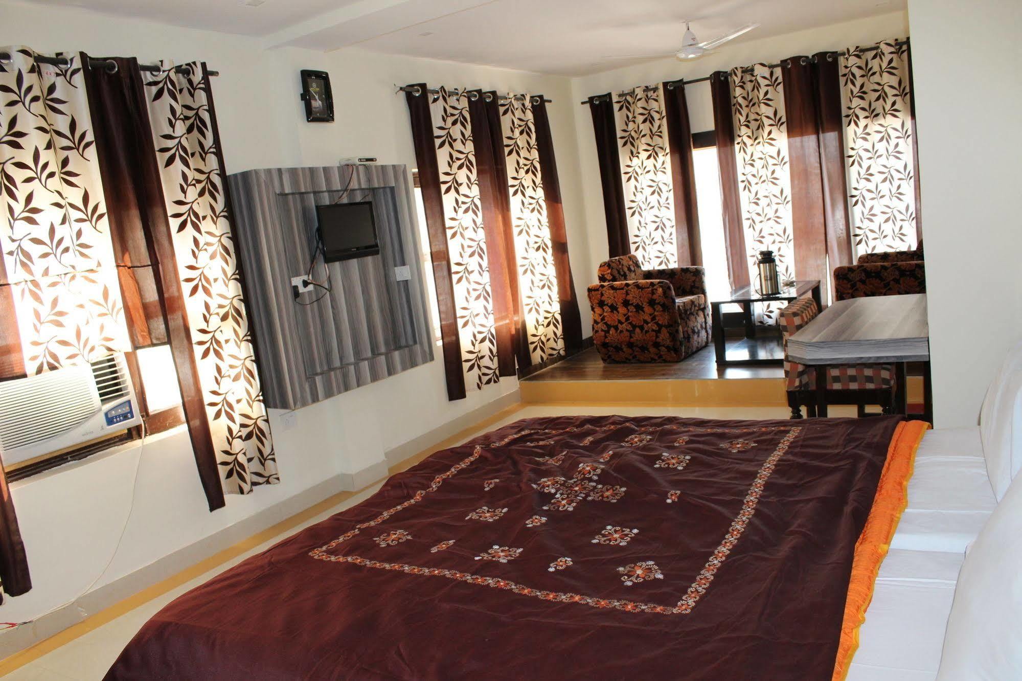 Hotel Gyan Haridwar Ngoại thất bức ảnh