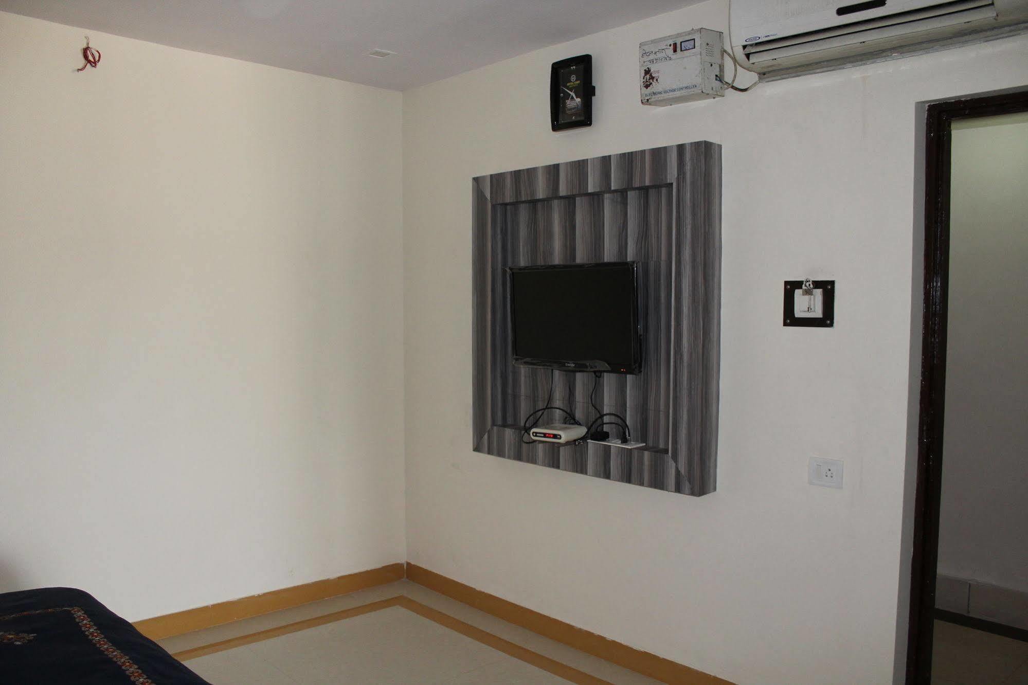 Hotel Gyan Haridwar Ngoại thất bức ảnh