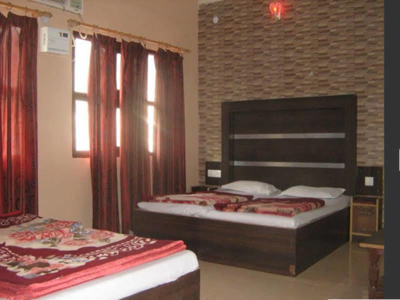 Hotel Gyan Haridwar Ngoại thất bức ảnh
